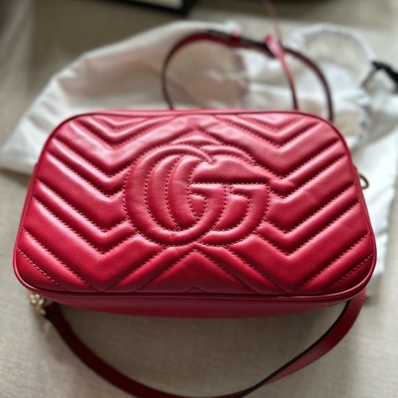 Gucci GG MARMONT MATELASSÉ SMALL SHOULDER BAG - Picture 3 of 12